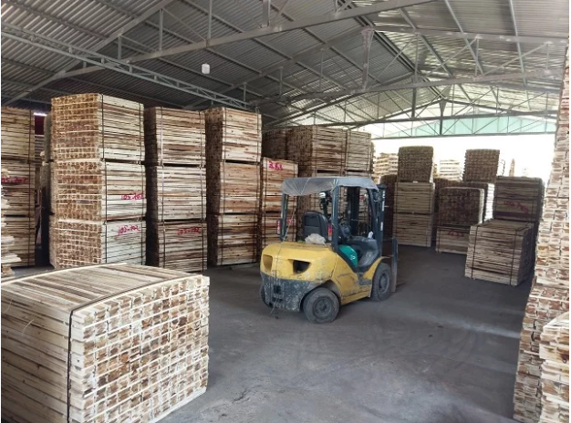 Gỗ chèn lót container