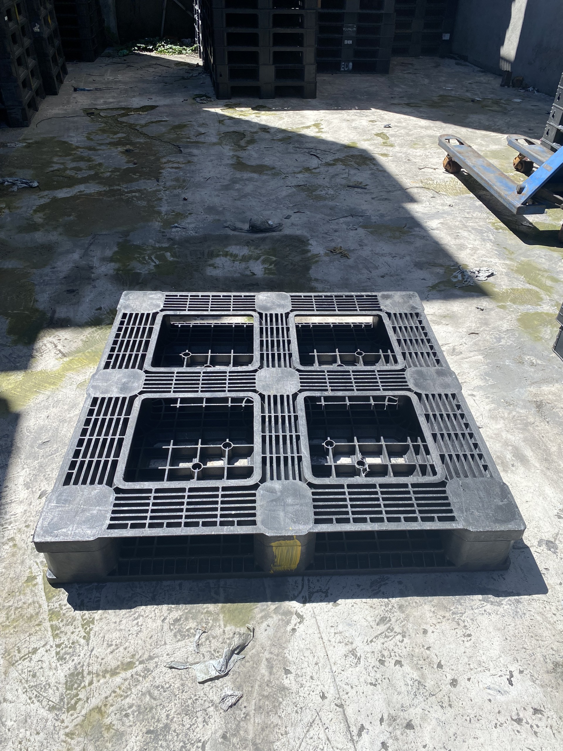 Vì sao pallet nhựa luôn được sử dụng trong xuất nhập khẩu