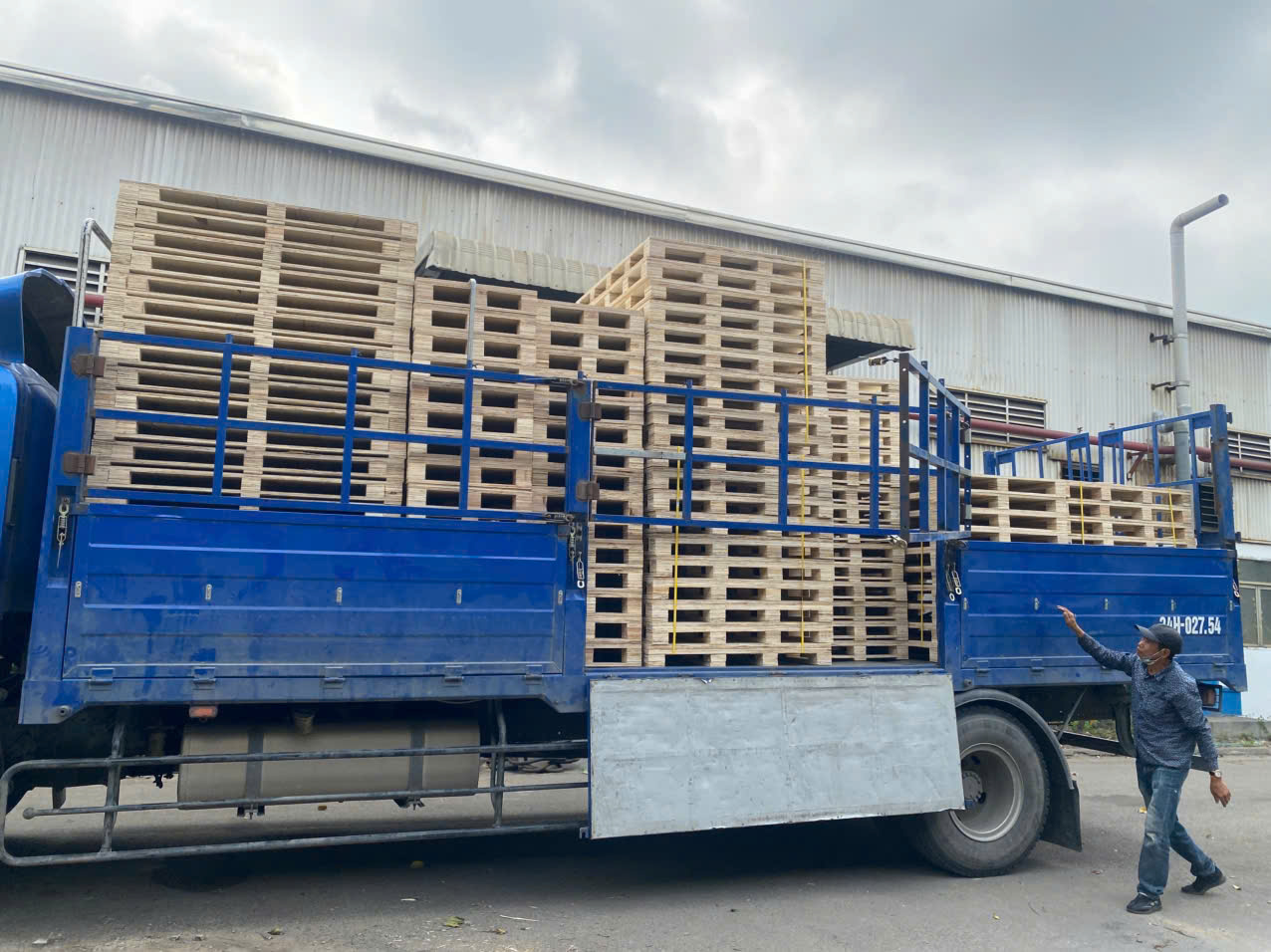 Chuyên cung cấp pallet nhựa, pallet gỗ tại Hưng Yên với giá rẻ nhất ...0977248998