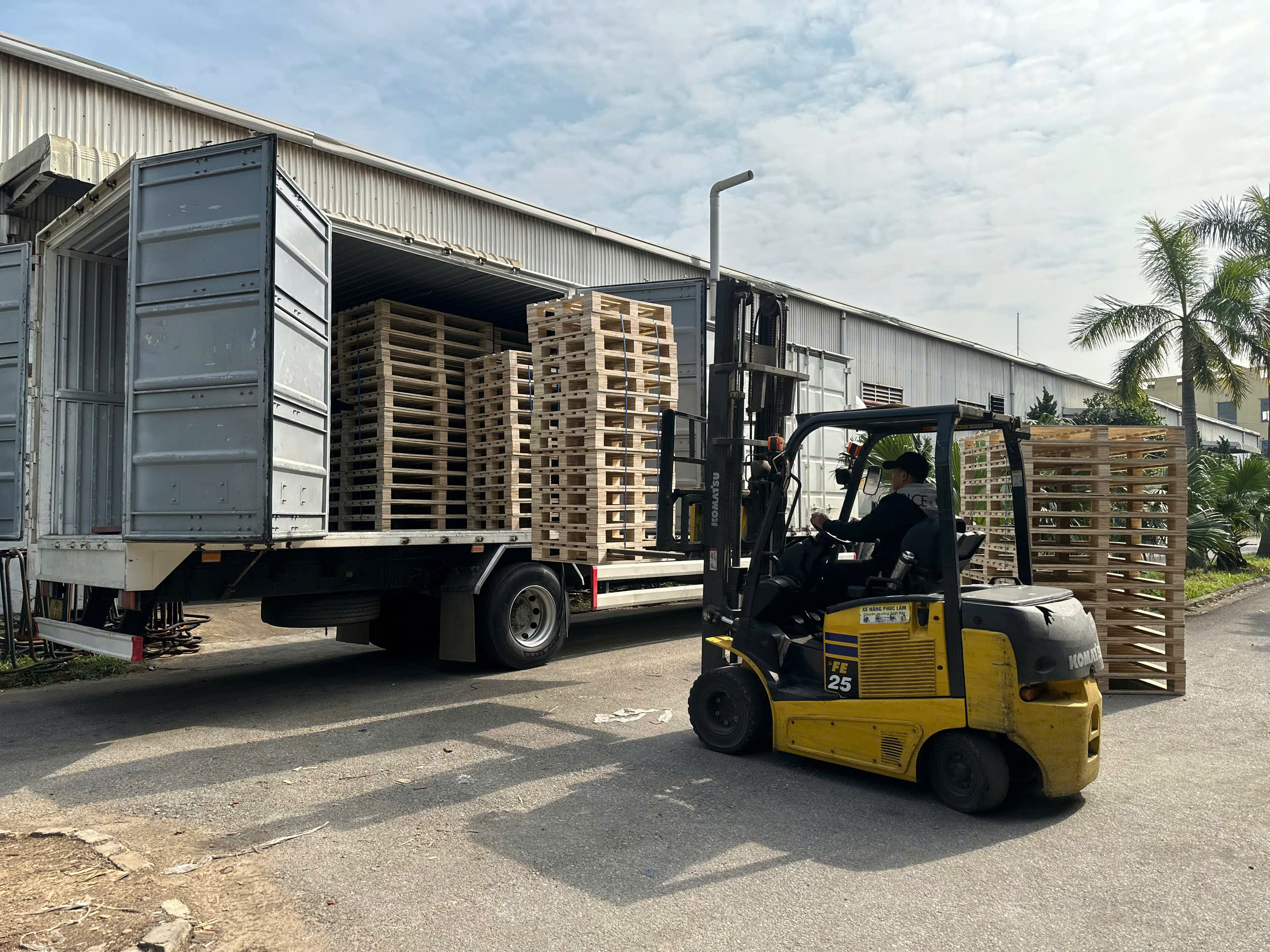 Pallet gỗ ván ép khu công nghiệp Đại An ​