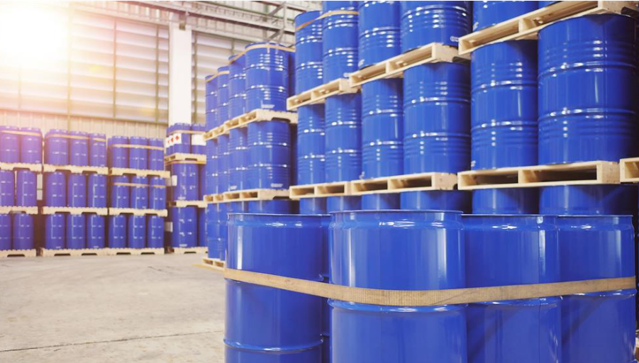 Sử dụng pallet gỗ kê hàng thùng phi sắt và nhựa